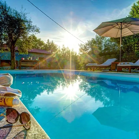 Sleeps 4 Pool Wifi * Nasce