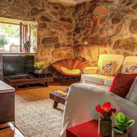 Villa Sleeps 4 Pool Wifi *
