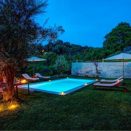 Villa Sleeps 4 Pool Wifi