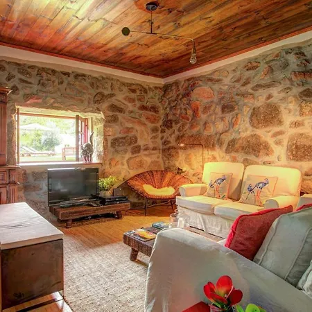 Sleeps 4 Pool Wifi Nasce